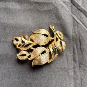 Vintage Lisner Brushed Gold Tone Branches & Leaves 2 x 1.5" Brooch Pin Signed